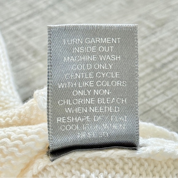 Marled Cream Crew Neck Sweater with Americana Love Graphic (size M) - Picture 8 of 15